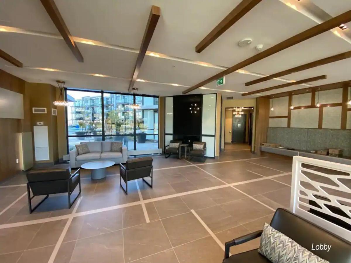 Pet Friendly Condos At Friday Harbour Innisfil Extérieur photo