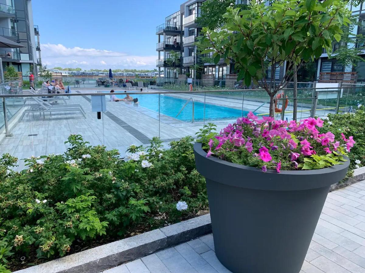 Pet Friendly Condos At Friday Harbour Innisfil Extérieur photo