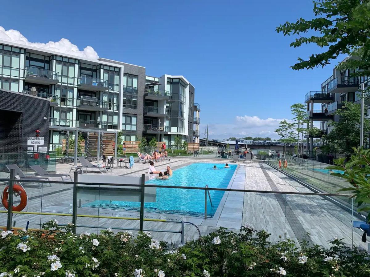 Pet Friendly Condos At Friday Harbour Innisfil Extérieur photo