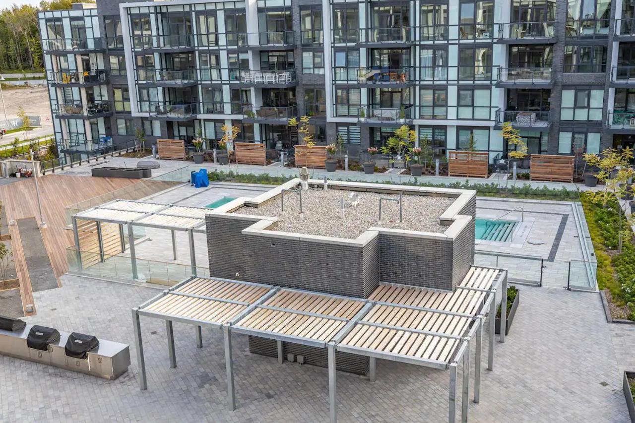 Pet Friendly Condos At Friday Harbour Innisfil Extérieur photo