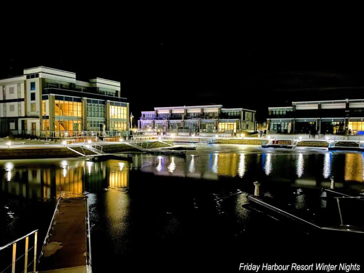 Pet Friendly Condos At Friday Harbour Innisfil Extérieur photo