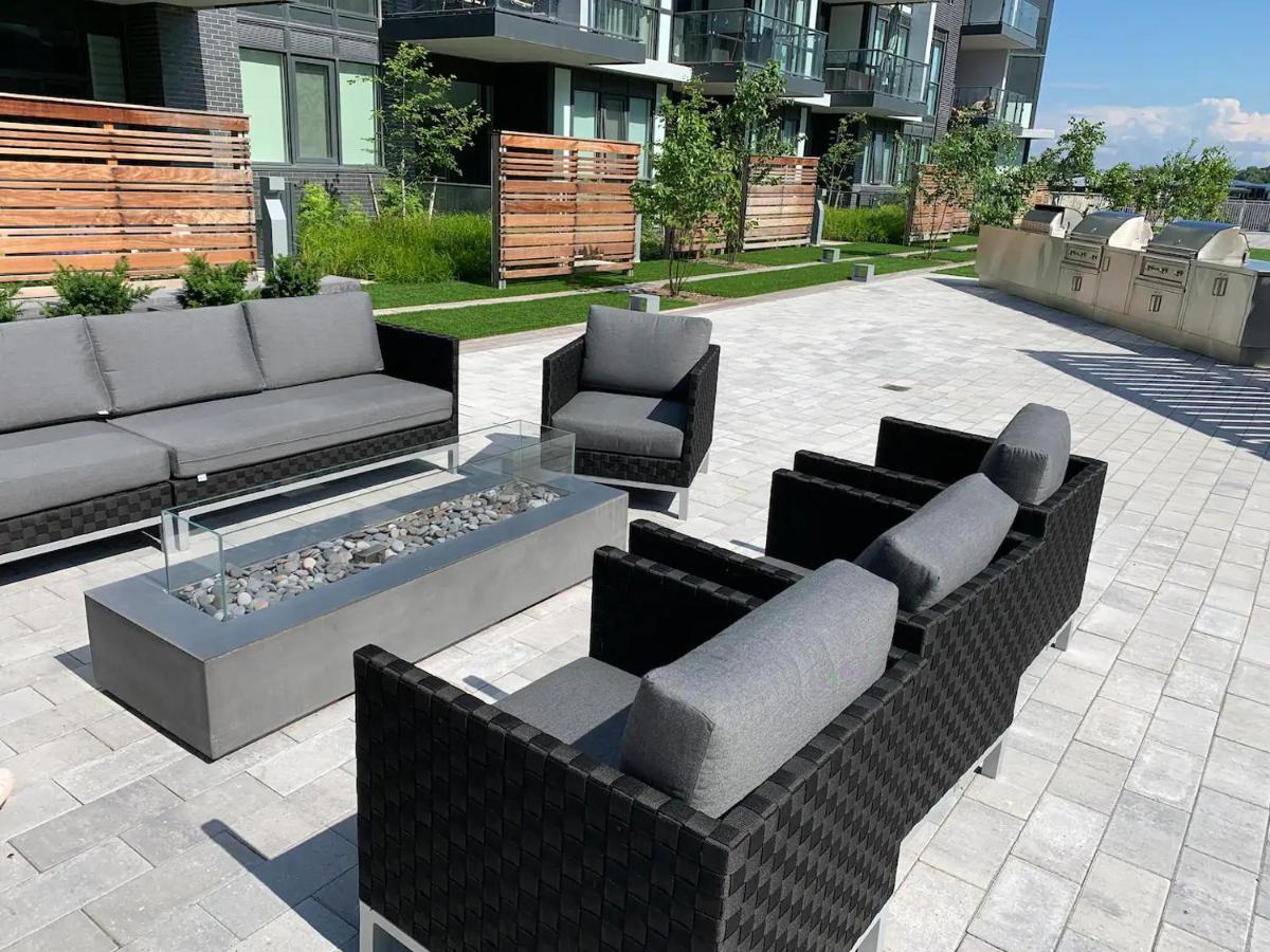 Pet Friendly Condos At Friday Harbour Innisfil Extérieur photo
