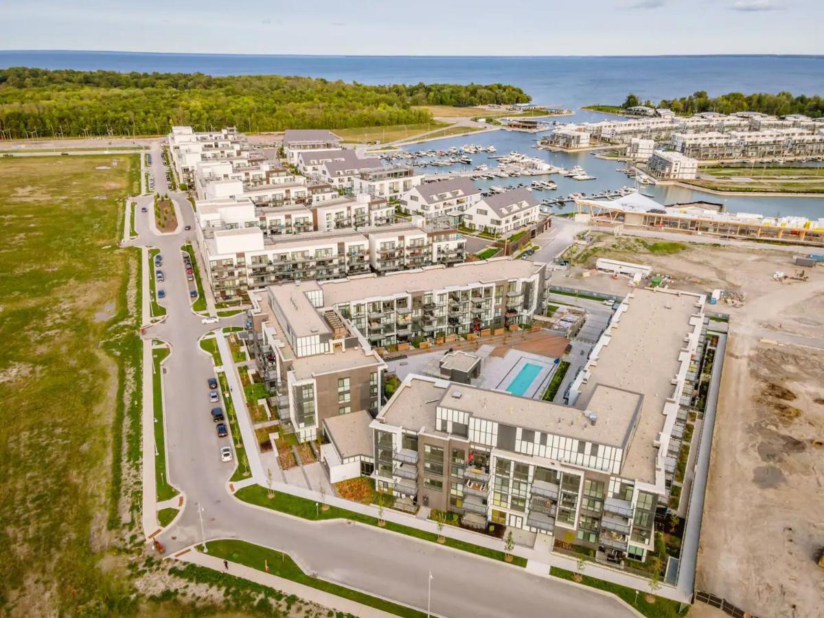 Pet Friendly Condos At Friday Harbour Innisfil Extérieur photo