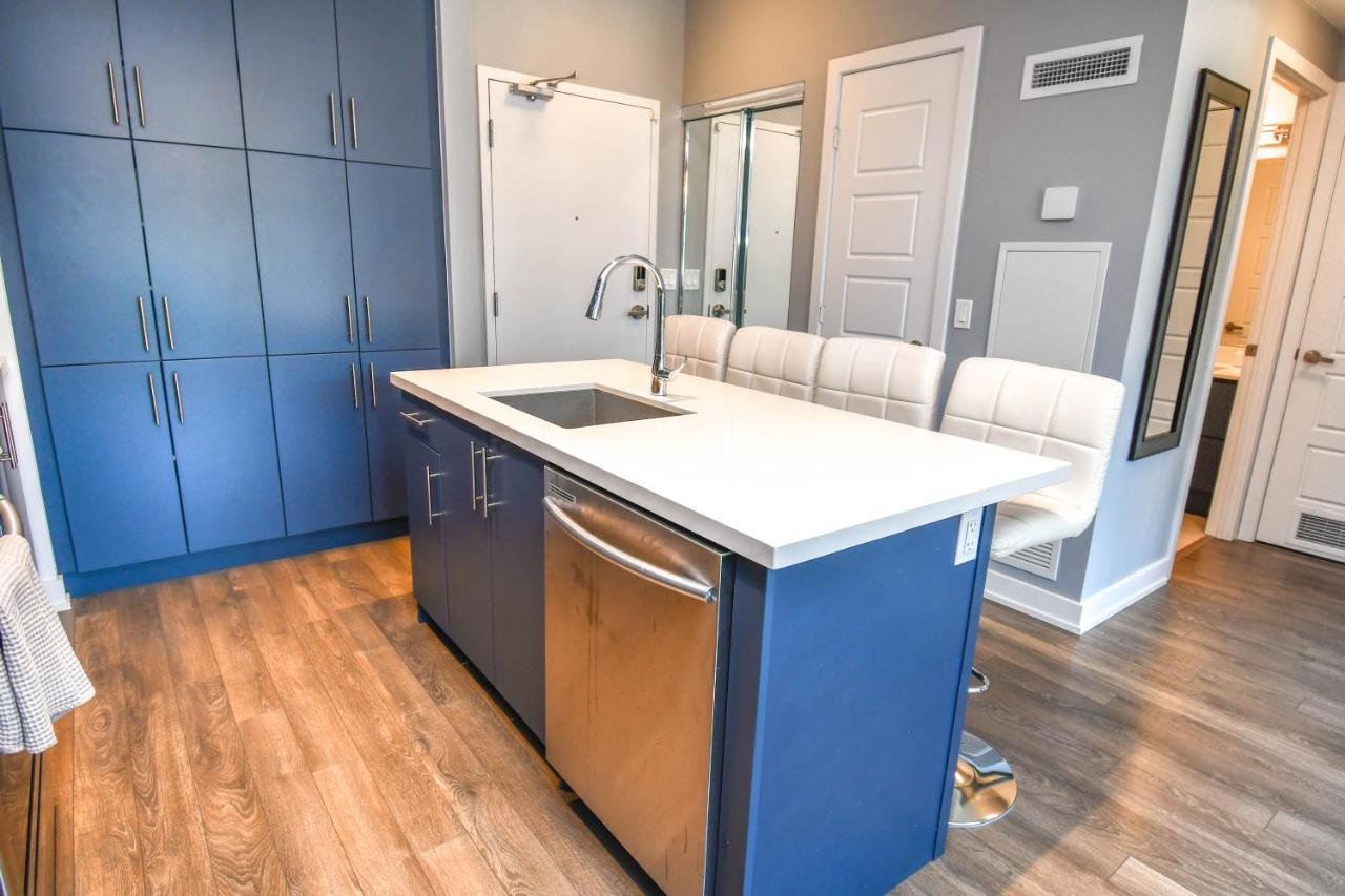 Pet Friendly Condos At Friday Harbour Innisfil Extérieur photo