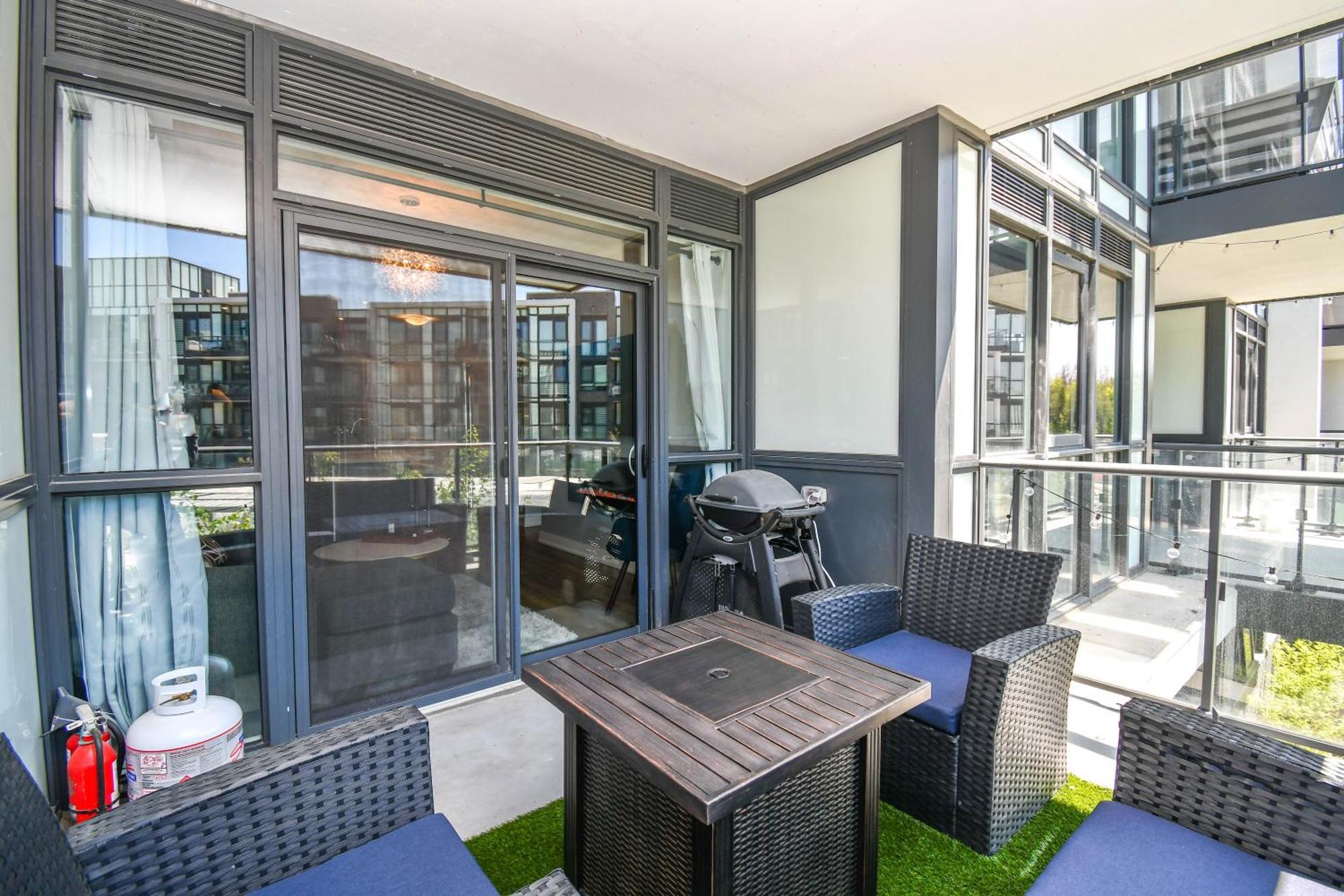 Pet Friendly Condos At Friday Harbour Innisfil Extérieur photo