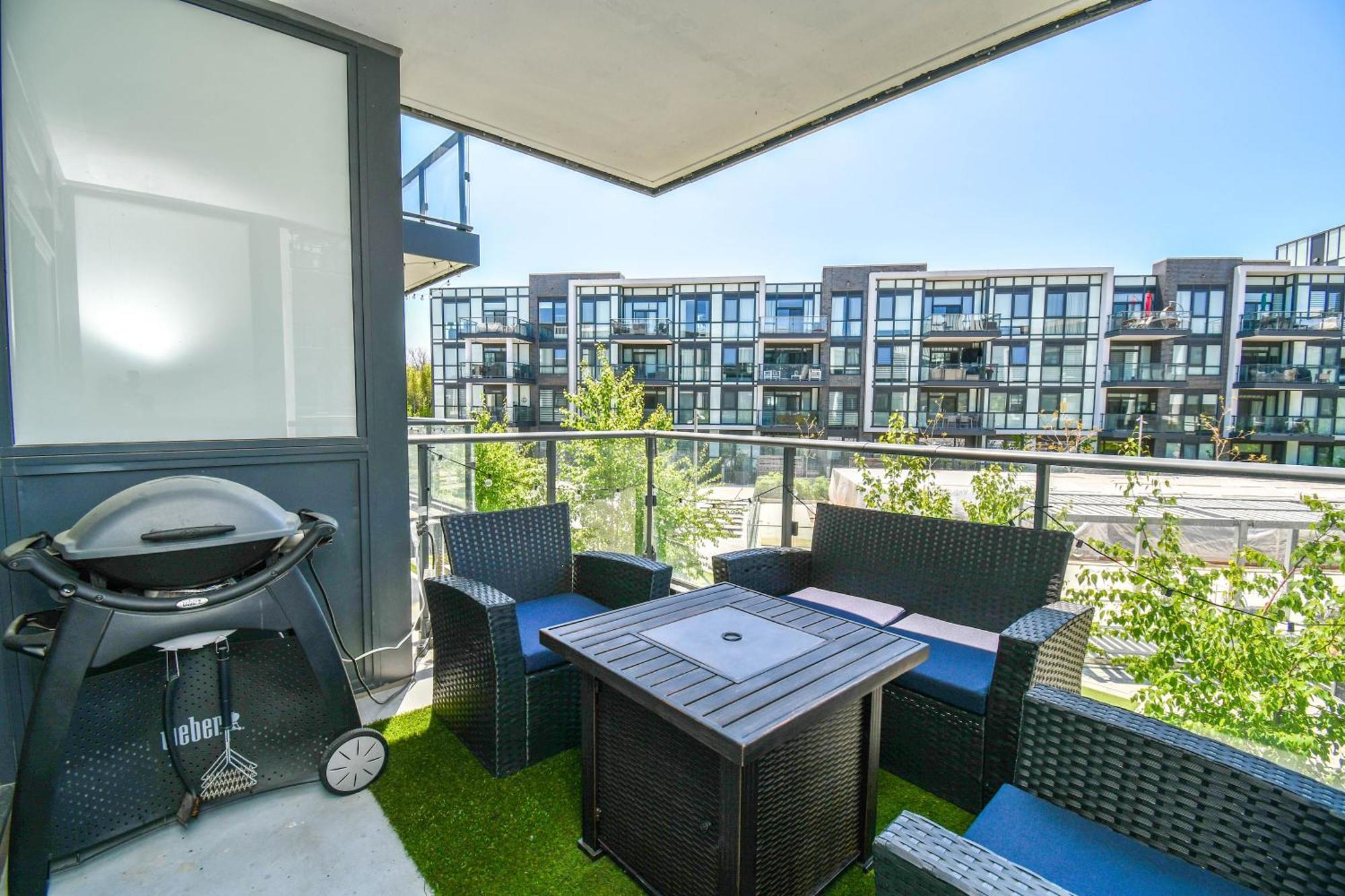 Pet Friendly Condos At Friday Harbour Innisfil Extérieur photo