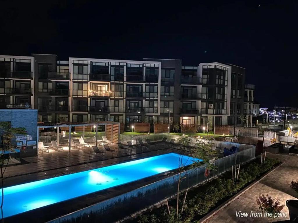 Pet Friendly Condos At Friday Harbour Innisfil Extérieur photo
